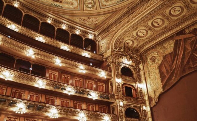 Private Walking Tour of Palaces and Colon Theatre - Tour Highlights