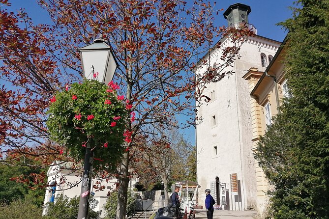 Private Walking Tour of Zagreb With Funicular Tickets - Meeting and Pickup