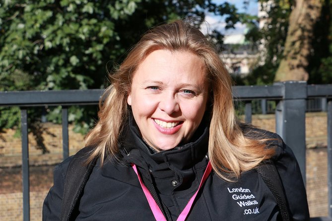 Private Walking Tour: Oliver Twist - Themed Victorian Experience