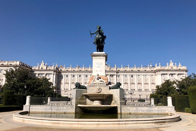Private Walking Tour to Royal Palace and Old Town of Madrid - Explore the Historic Old Town