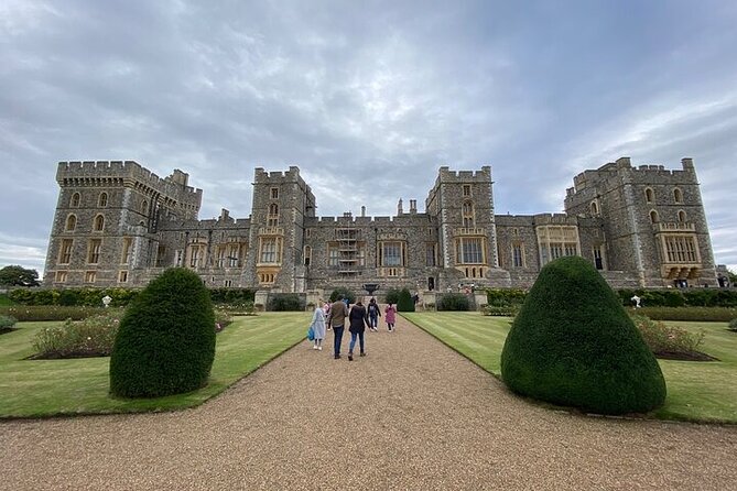 Private Windsor Castle and Stonehenge Day Tour - Included Amenities and Features