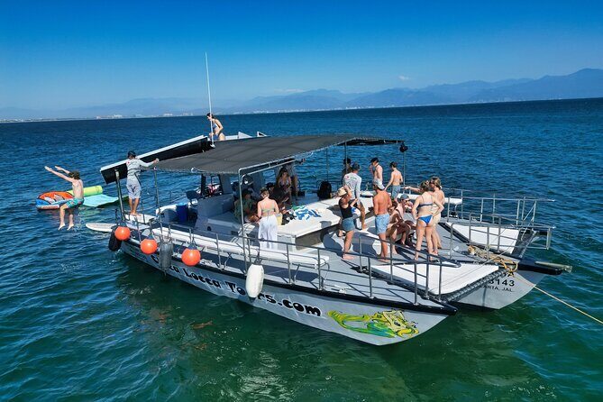 Private Yacht Charter ChicaFUN 4 All Inclusive - Included Features: Everything You Need for a Relaxing Day