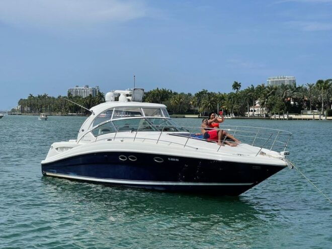 Private Yacht Rentals 2h Champagne Gift - Highlights