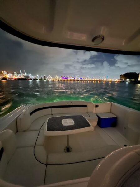 Private Yacht Rentals 2h Champagne Gift - Group Size Options
