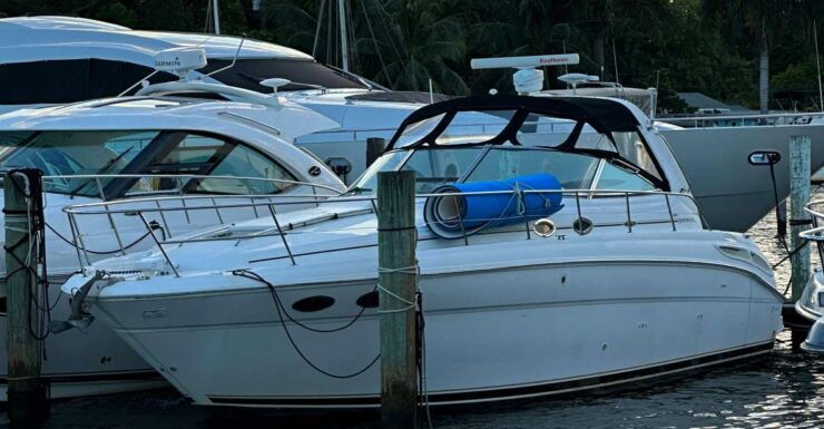 Private Yacht Rentals 4h Champagne Gift - Duration and Availability