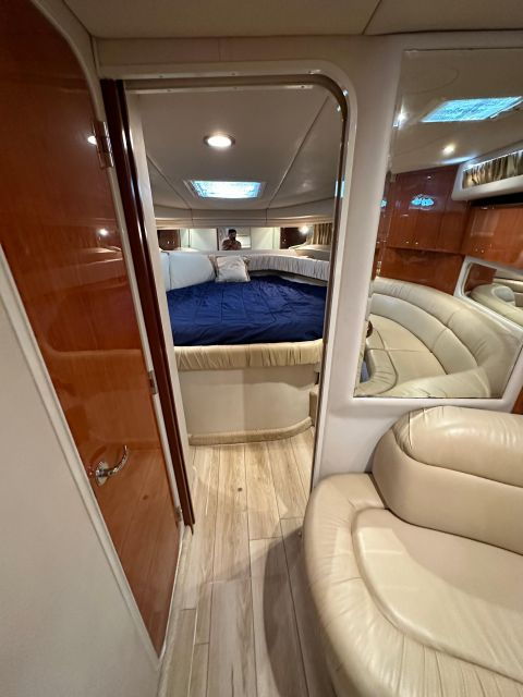 Private Yacht Rentals 4h Champagne Gift - Pricing Options