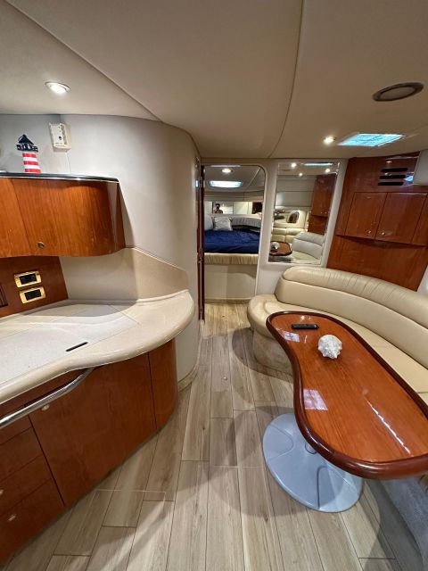 Private Yacht Rentals 4h Champagne Gift - Sightseeing