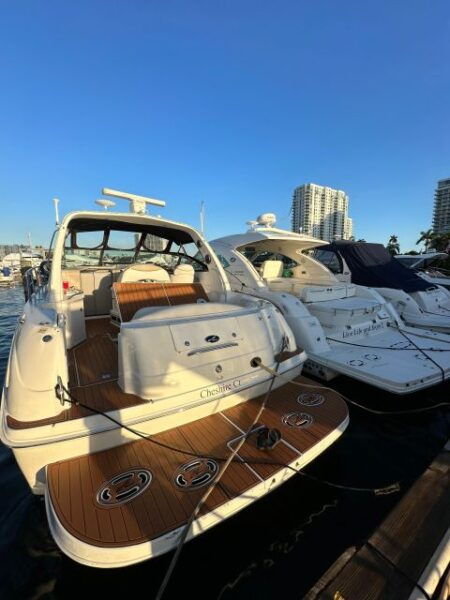 Private Yacht Rentals 4h Champagne Gift - The Sum Up