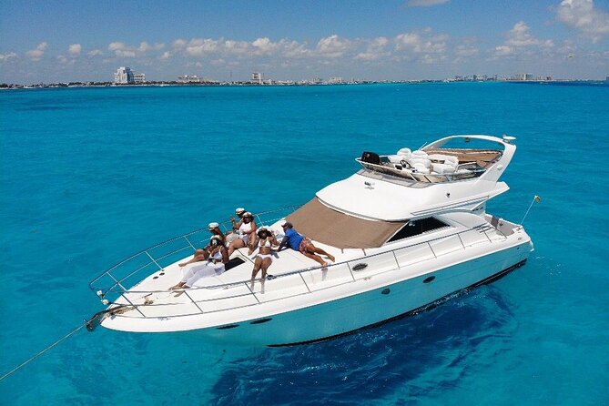 Private Yacht SeaRay 46ft Cancun 25P17 - Pricing and Booking Details