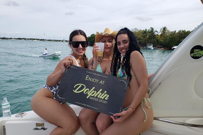 Private Yacht Tour W/Captain See the Millionaires Homes & Miami in a Unique Way - Captivating Views of Miami