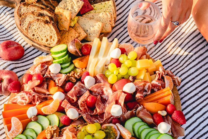 Private Yoga and Apero in the Nice - Meeting Point at Colline Du Château