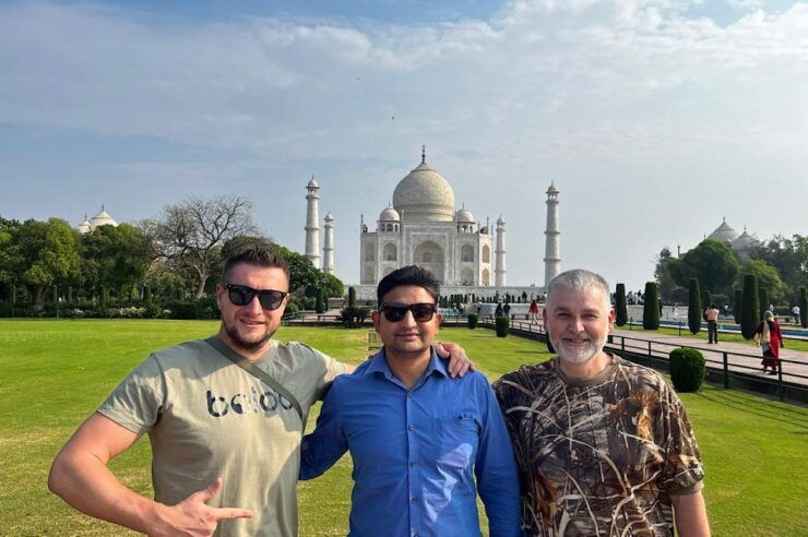 Private:Taj Mahal Guided Tour - Language Options and Inclusions
