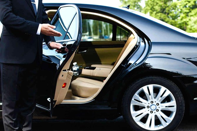 PrivateTransfer:-Toronto Pearson Airport OR Hamilton City Black Car Service - Pricing and Participation