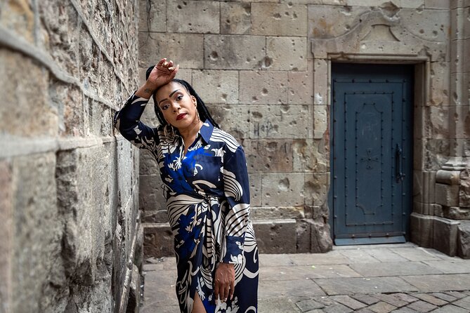 PRO Portrait Session & Old Town Tour - Barcelona Photo Experience - Meeting and Transportation
