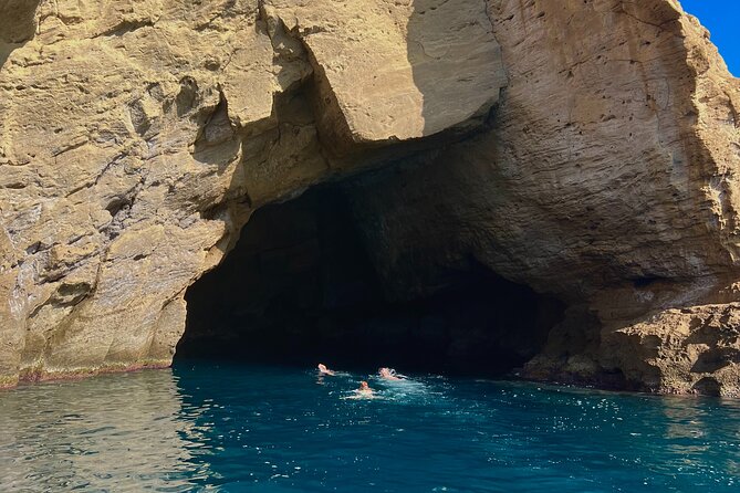 Procida Island Tour by Boat 2h 15m With Swimming and Underwater Photos - Common Questions
