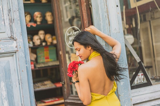 Professional Amsterdam Photo Shoot - Pose at Amsterdam Hotspots