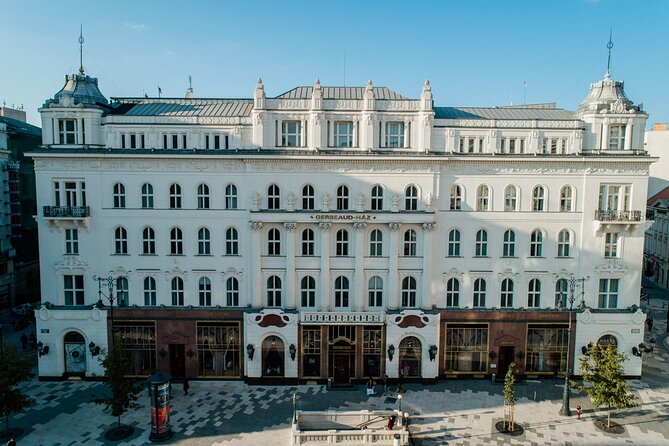 Professional Photoshoot and Traditional Hungarian Cake Tasting - Meeting and Pickup Details