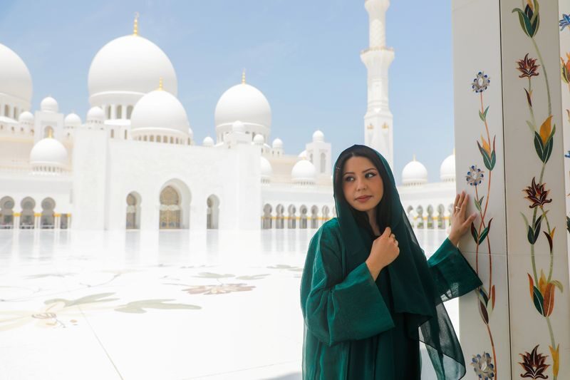Professional Photoshoot at Sheikh Zayed Mosque Experience - Who should book this photoshoot?