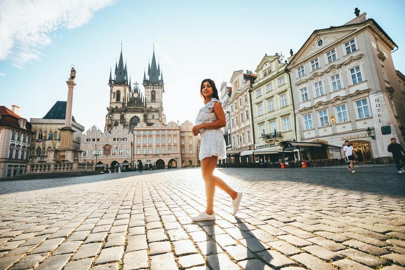 Professional photoshoot experience in the Old Town in Prague - Choosing a time and preparing well
