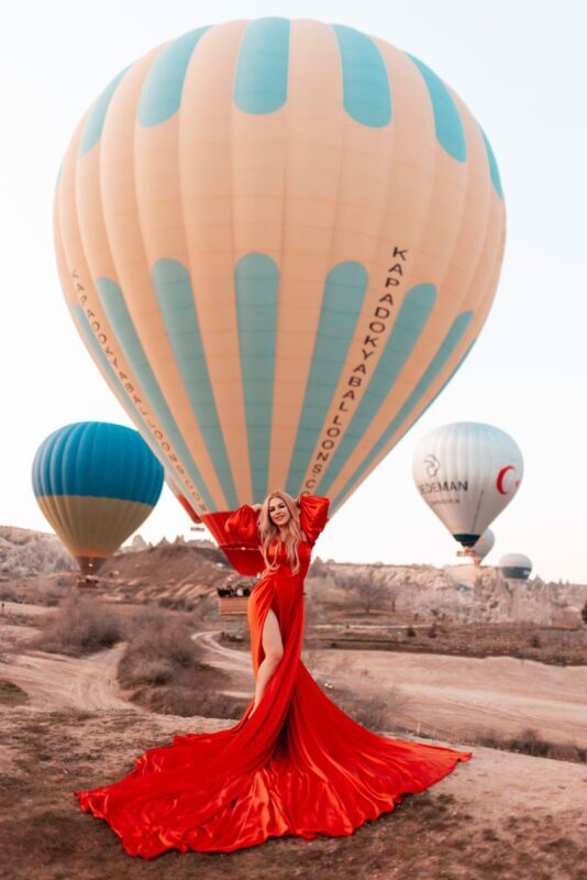 Professional photoshoot with flying dress in Cappadocia - Price and planning without surprises