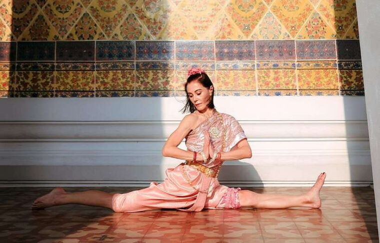 Professional Thai Costume Photography at Wat Arun, Bangkok - Itinerary and Activities