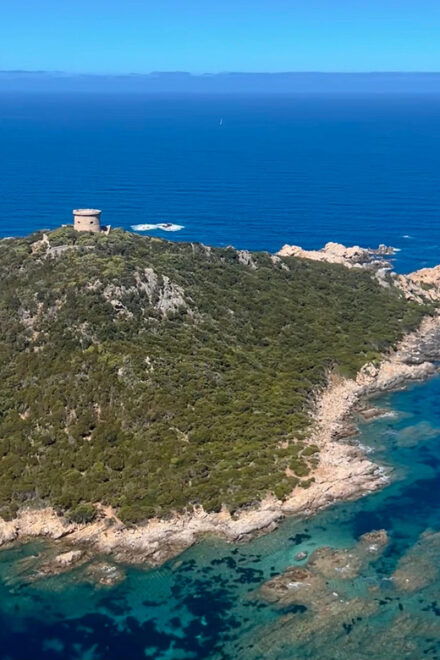 PROPRIANO: PLANE RIDE OVER THE CORSICAN LANDSCAPES - Safety and Pilot Expertise