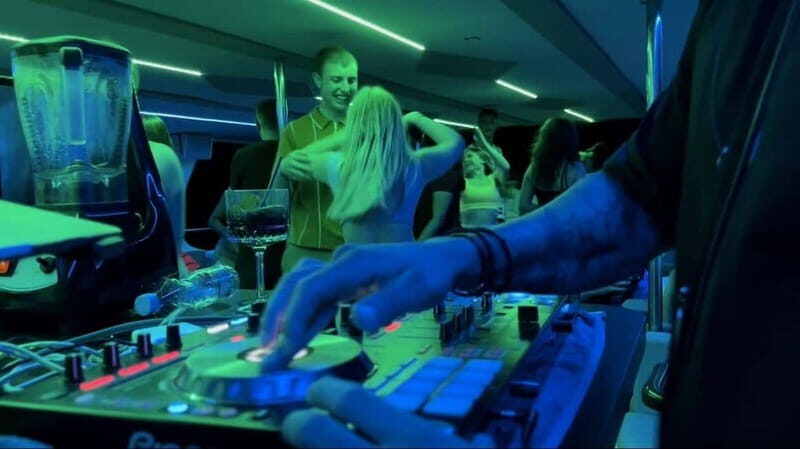 Protaras: 80s and 90s Sunset Cruise with Cypriot Dinner & DJ - FAQs