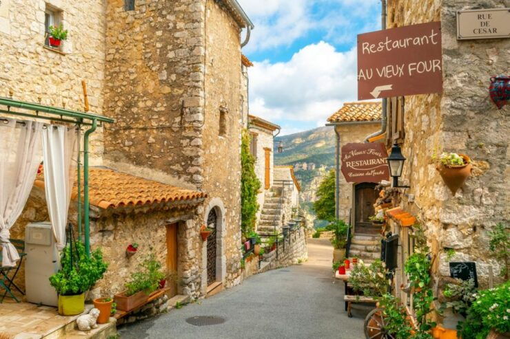 Provencal Countryside, Medieval Village & Lake Private Tour - Tour Highlights
