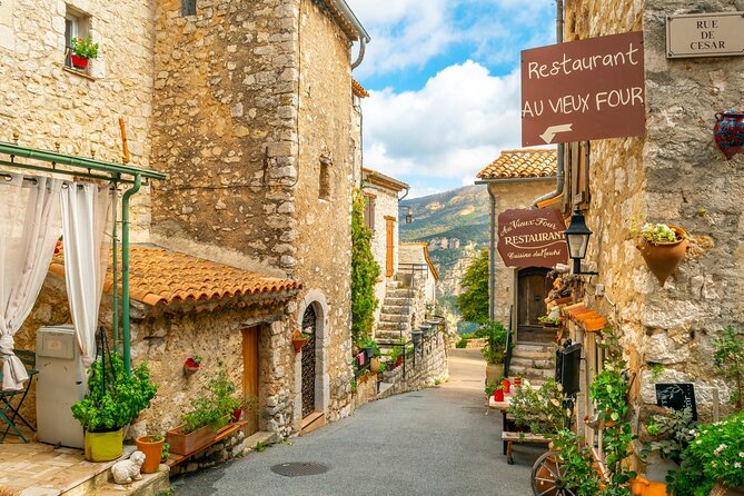 Provence Countryside and Its Medieval Villages Private Tour - Tour Duration and Meeting Point