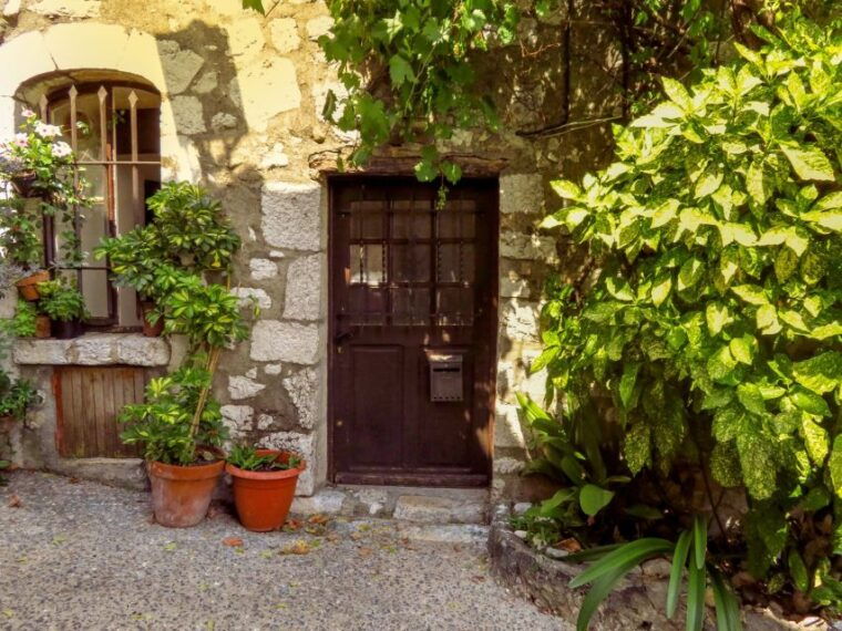 Provence Countryside & Medieval Villages Day Trip - Languages Offered