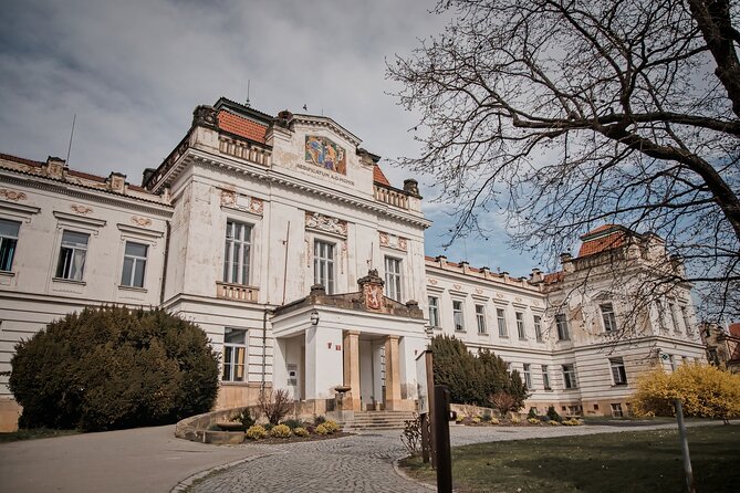 Psychiatric Hospital & Abandoned Cemetery - What To Expect