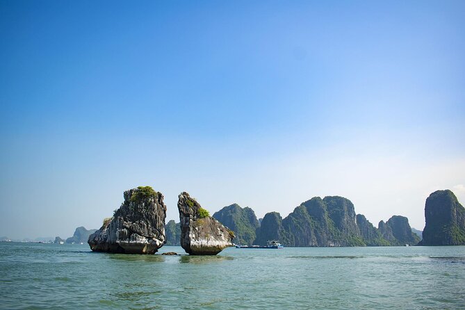 Pu Luong - Ninh Binh - Halong Bay 5 Days - Day 3: Cruising Through the Majestic Halong Bay