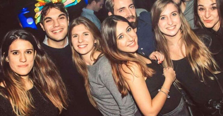 Pubcrawl Barcelona by E-volve - Languages and Cancellation Policy