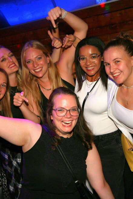 Pubcrawl Salzburg: Tour Through Best Bars and Clubs in Town - Pub Crawl Benefits Explained