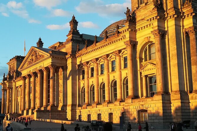 Public Tour Berlin Highlight and the Secrets Between by Walking - The Secrets of the City