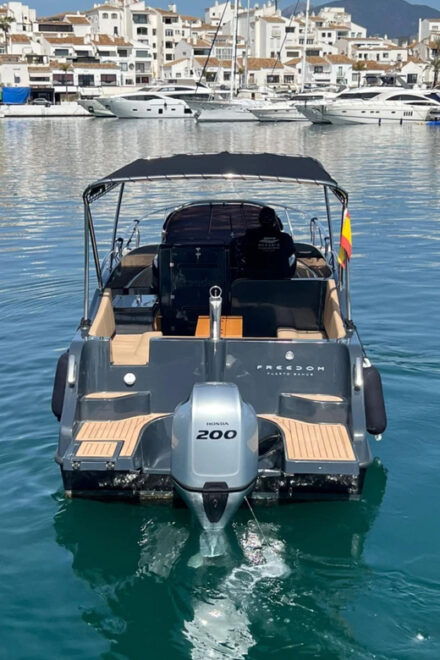 Puerto Banus: Boat Charter Moonday Yacht - Boat Features and Amenities