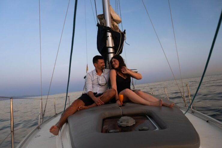 Puerto Banús: Sunset Sail in Marbella With Drinks & Snacks - Experience