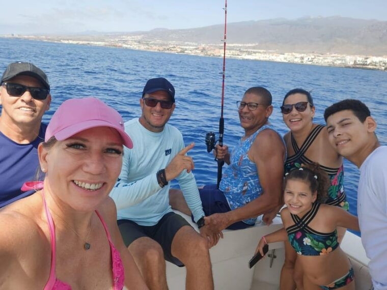 Puerto Colón: Coastal Boat Cruise With Swimming and Snacks - Meeting Point and Language Options