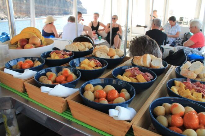 Puerto De Mogan: Boat and Snorkeling Trip - Review Summary