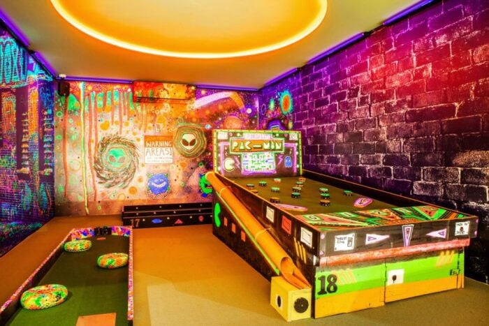 Puerto Del Carmen: Indoor 18 Hole Crazy Mini Golf Experience - Tips for an Enjoyable Visit