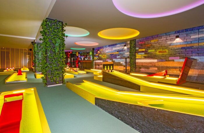 Puerto Del Carmen: Indoor 18 Hole Crazy Mini Golf Experience - Plan Your Visit to Puerto Del Carmen