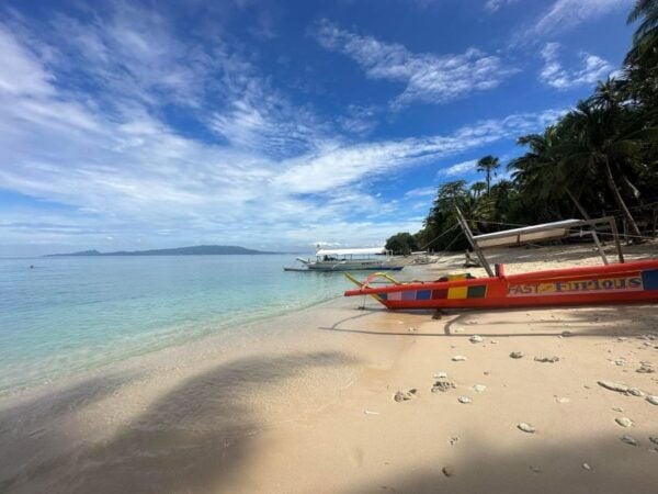 Puerto Galera 1 Day Beach Experience - Photography and Souvenir Options