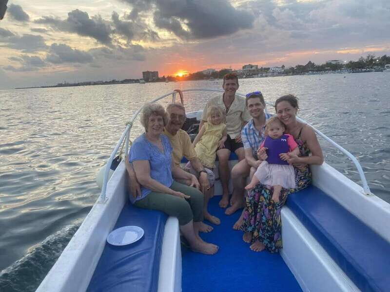 Puerto Morelos: Private Sunset Cruise with Snacks & Drinks - Who Should Consider This Tour?