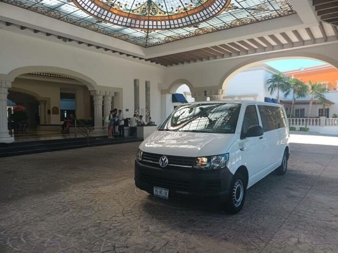 Puerto Morelos: Private Van Transfer to Merida - Professional Driver Expertise
