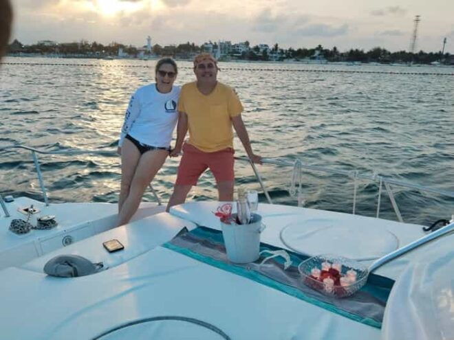Puerto Morelos: Romantic Yacht Ride at Sunset - Experience Highlights