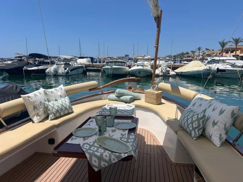 Puerto Portals: 100% electric Mallorcan boat tour with professional skipper - Exploring the Experience