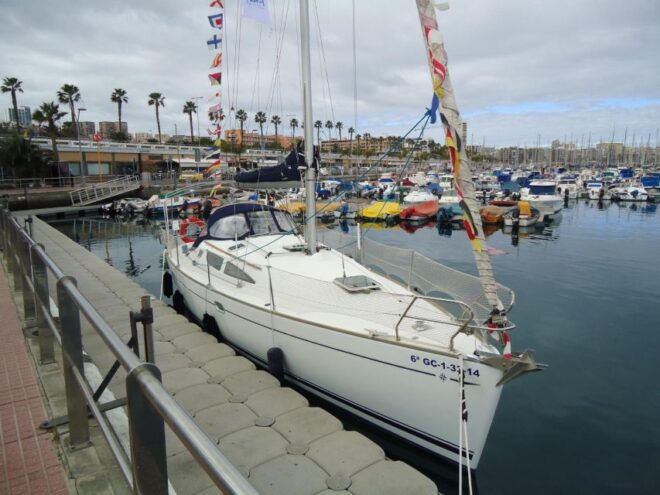 Puerto Rico: Sailing Excursion With Swim, Drinks and Tapas. - Language Options