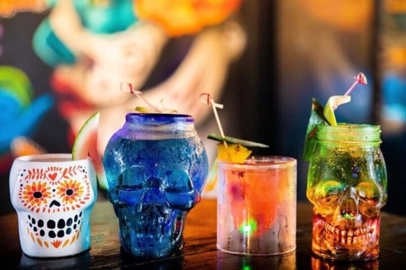 Puerto Vallarta: Cabaret Show with Cocktails & Costumes - The Sum Up