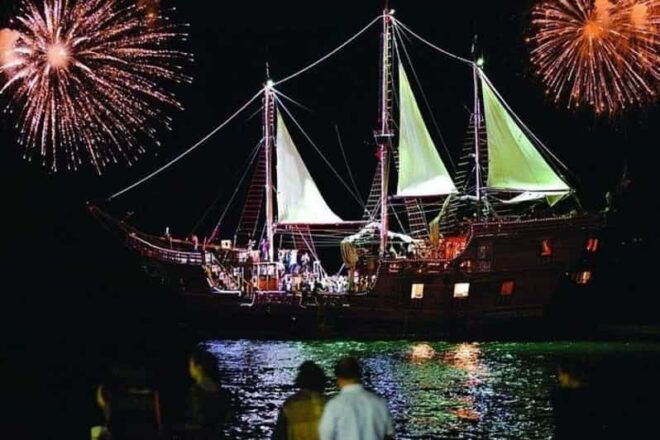 Puerto Vallarta: Fireworks and Dinner on the Bay - Pirate Show and Entertainment