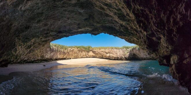 Puerto Vallarta: Isla Marietas Snorkeling, Kayak, Paddle, All Inclusive Meals - Meeting Point and Arrival Time